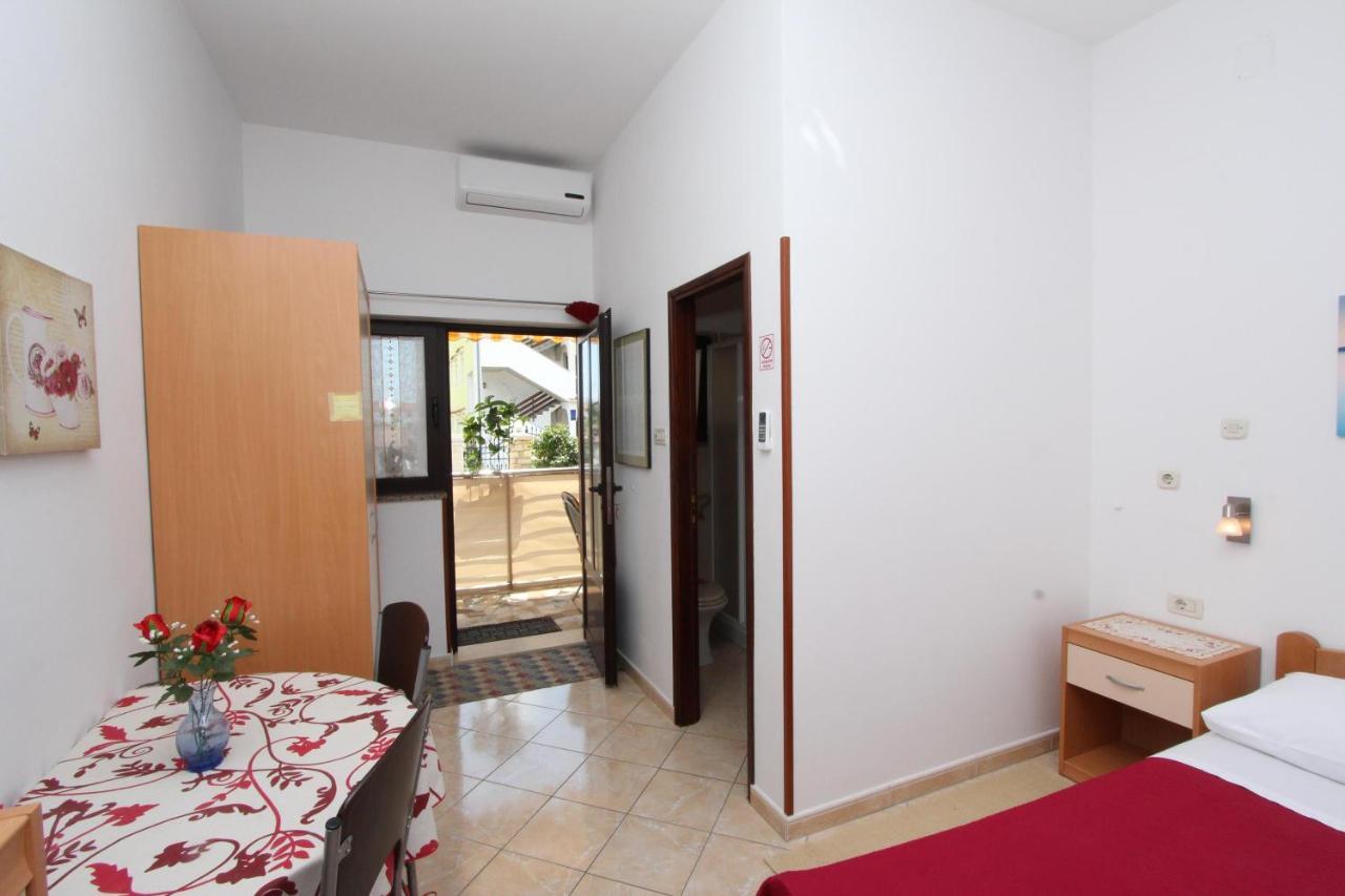 Room And Apartment Lea Rovinj Habitación foto